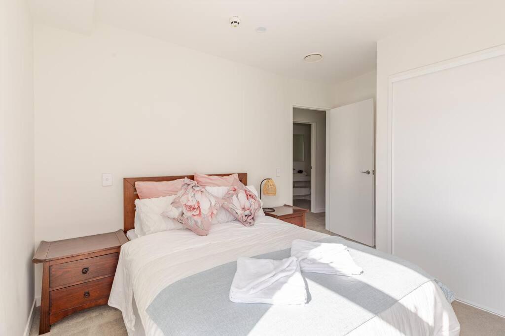 Harbor View Two Bedroom Apartment At Pinnacle Wellington Exterior photo